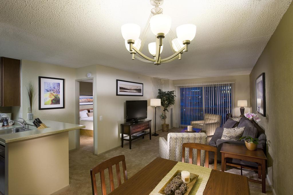 Oakwood Falls Church Room photo
