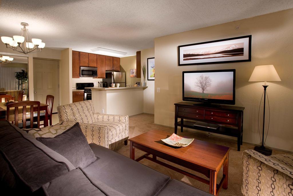 Oakwood Falls Church Room photo