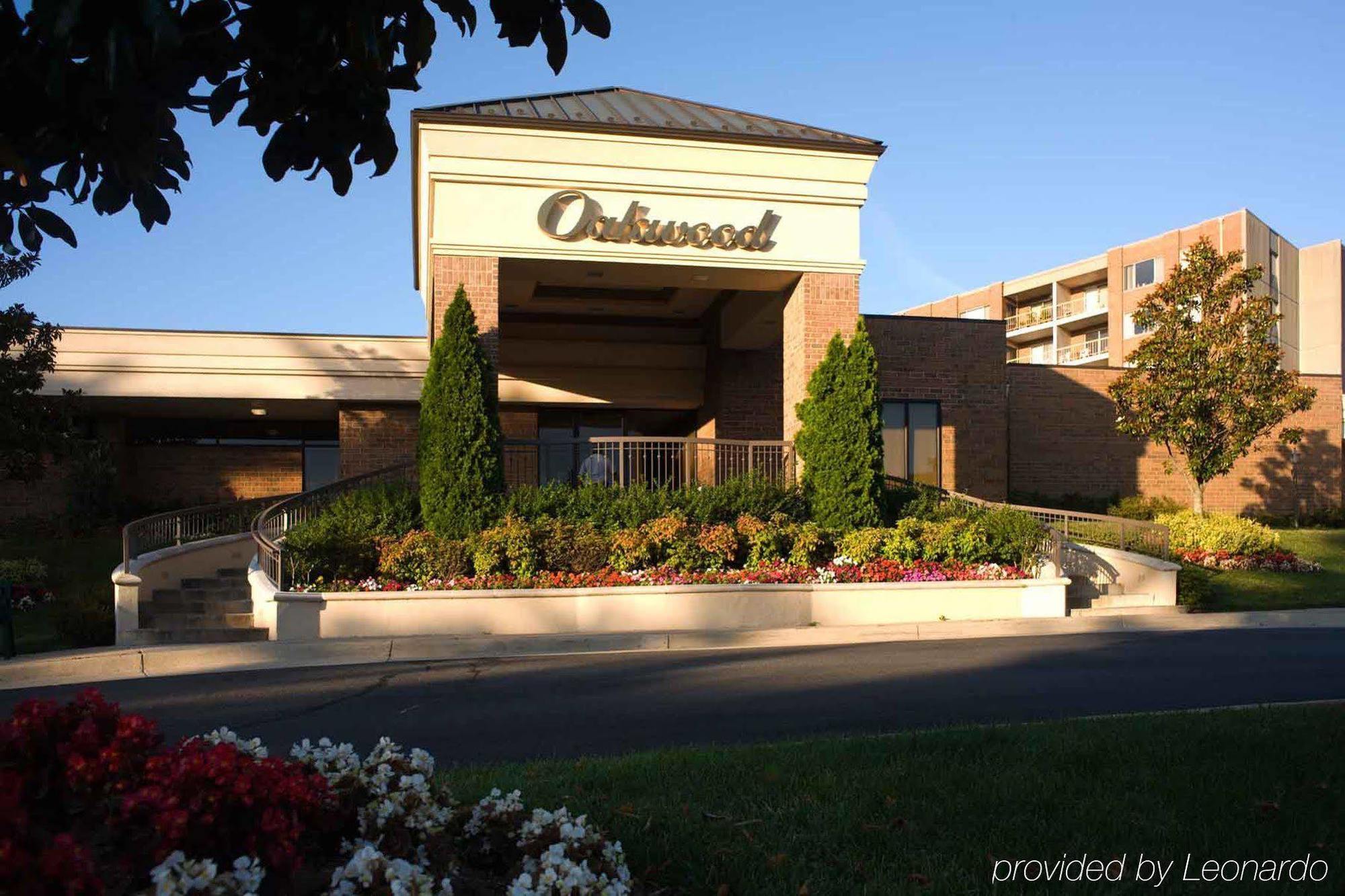 Oakwood Falls Church Exterior photo